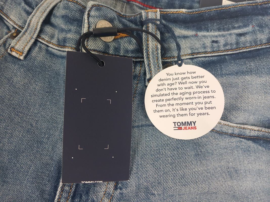 Tommy Hilfiger Jeans: TOMMY JEANS shorts – Neu (gemäss Beschreibung) aus Hünenberg von Restwert_Zug 8