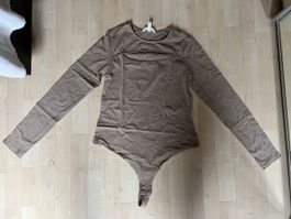 H&M Body mit Ausschnitt, Gr. M, Top Zustand, Herbst 🍂