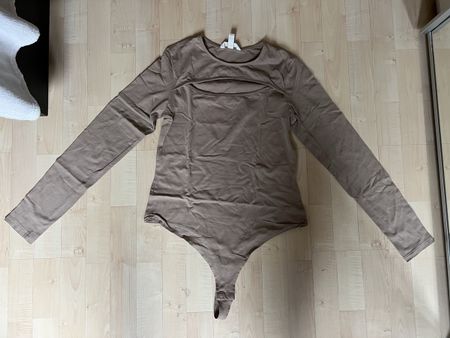 H&M Body mit Ausschnitt, Gr. M, Top Zustand, Herbst 🍂