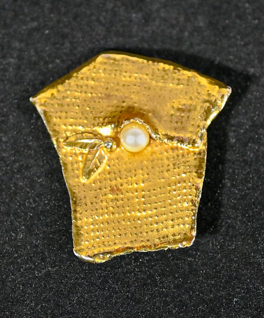 Spille & Fermagli: Goldfarbene Brosche mit Perle - Elegantes Accessoire! – Usato da Oetwil a.d.Limmat venduto da Postding