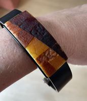 Armband aus schwarzem Leder mit Bernstein