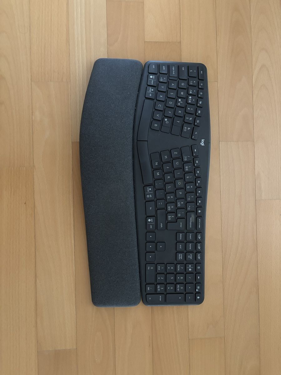 Logitech Tastiere: Logitech ERGO K860 Split Ergonomic Keyboard with Wrist Rest – Usato da Port venduto da localhorst 1