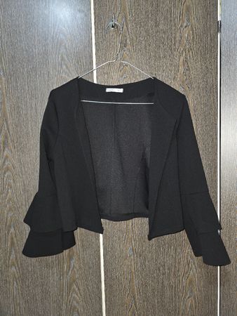 Veste noire élégante avec manches à volants, Taille S