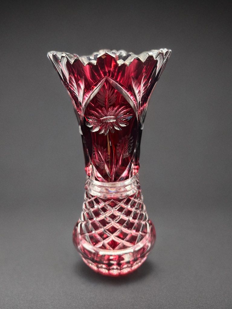 Vasi & Recipienti: Elegant Ruby Red Cut Crystal Vase – Usato da Villmergen venduto da JacRon