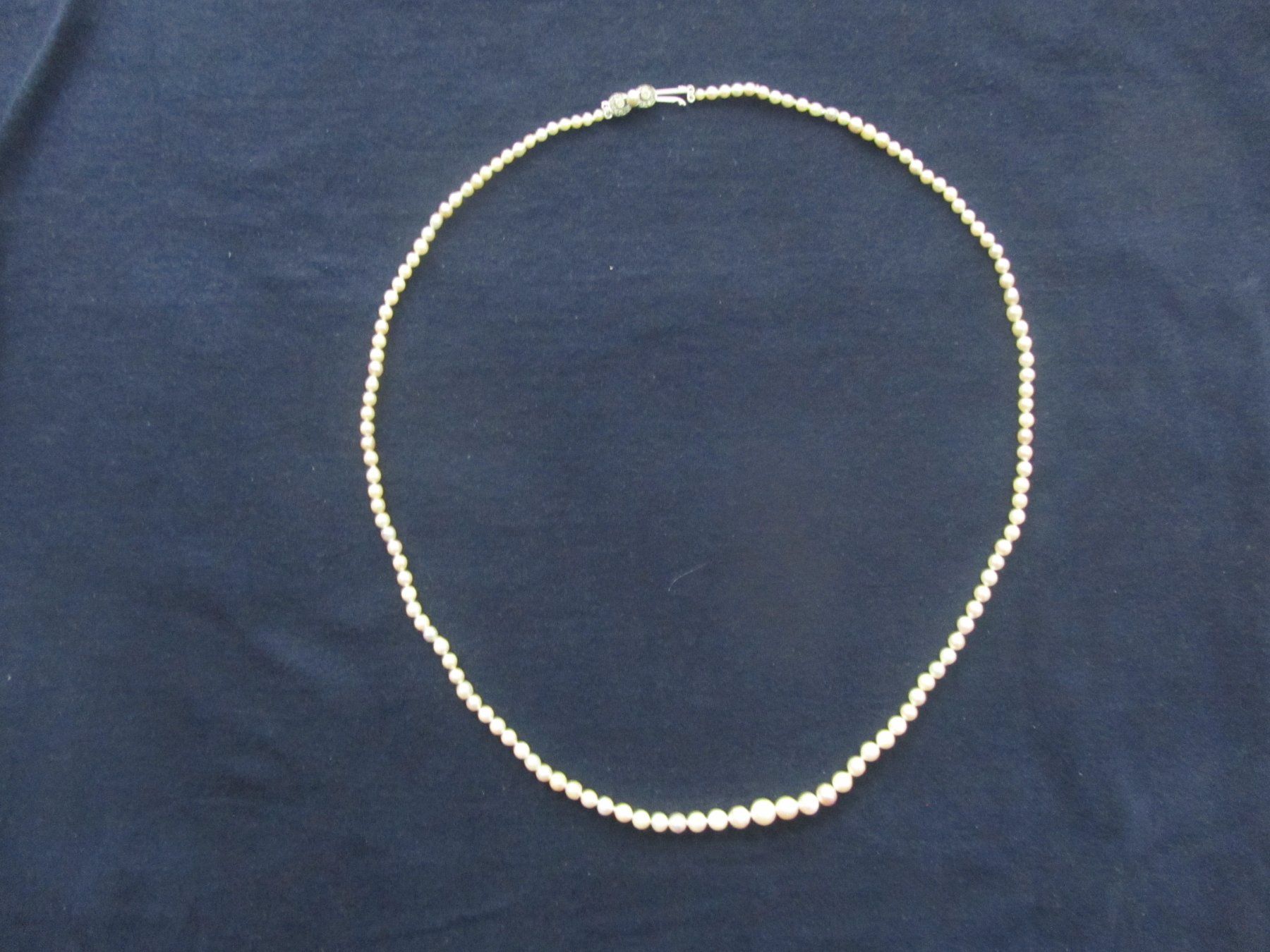 Perles (synthétiques): Alte Perlen-Kette – D'occasion à Luzern par Lucernauno 4