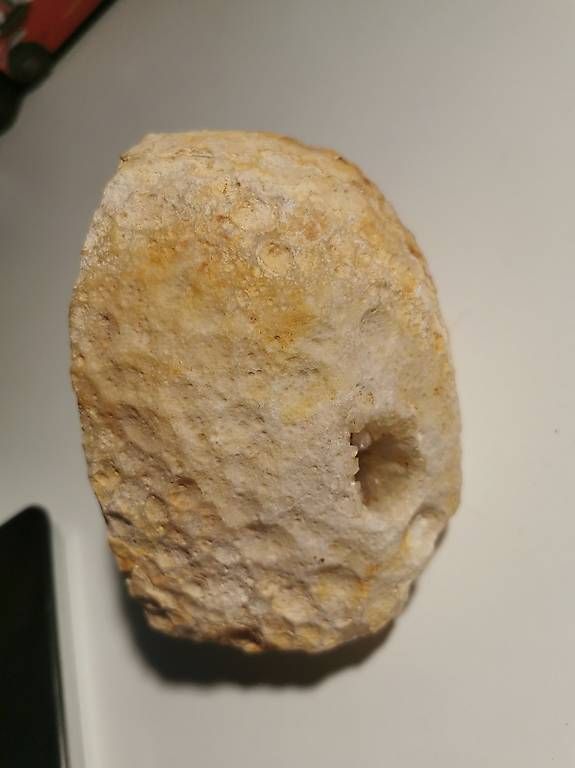 Minerali & Pietre curative: Achatgeode mit Chalcedonkristalle – Usato da Stansstad venduto da ramschliese 2