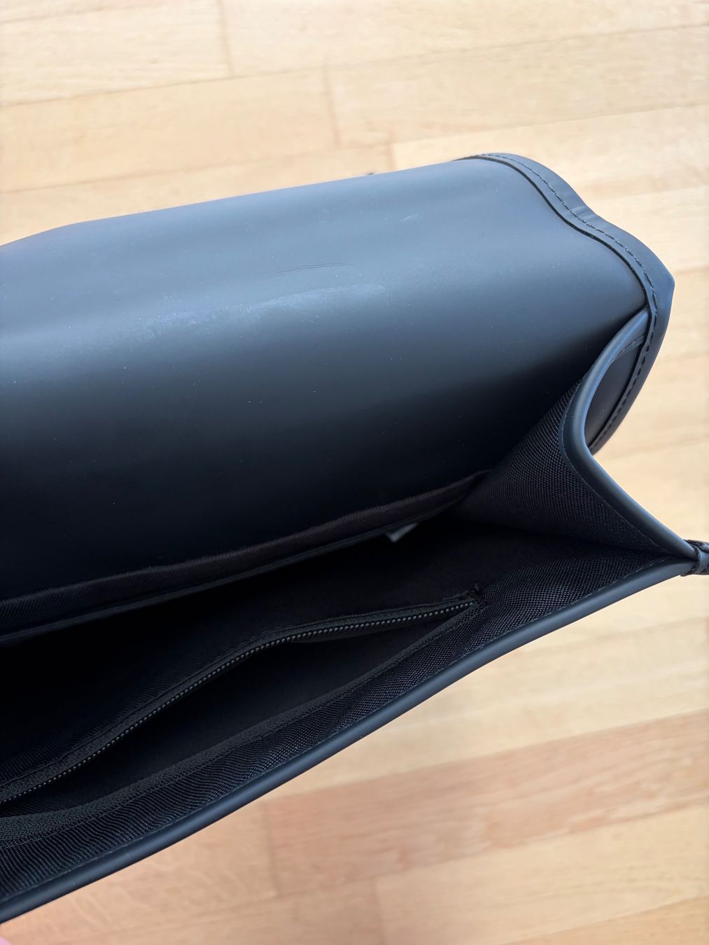 Rains Rucksäcke: RAINS Backpack mini Schwarz – Gebraucht aus Kriens von dannypucci 1
