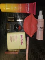 Lot de produits cosmétiques variés, état neuf, divers