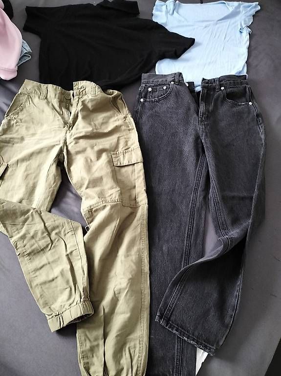 Lotti di vestiti: Jeans & Shirt Kurzarm – Usato da Amriswil venduto da cbe_cr6q
