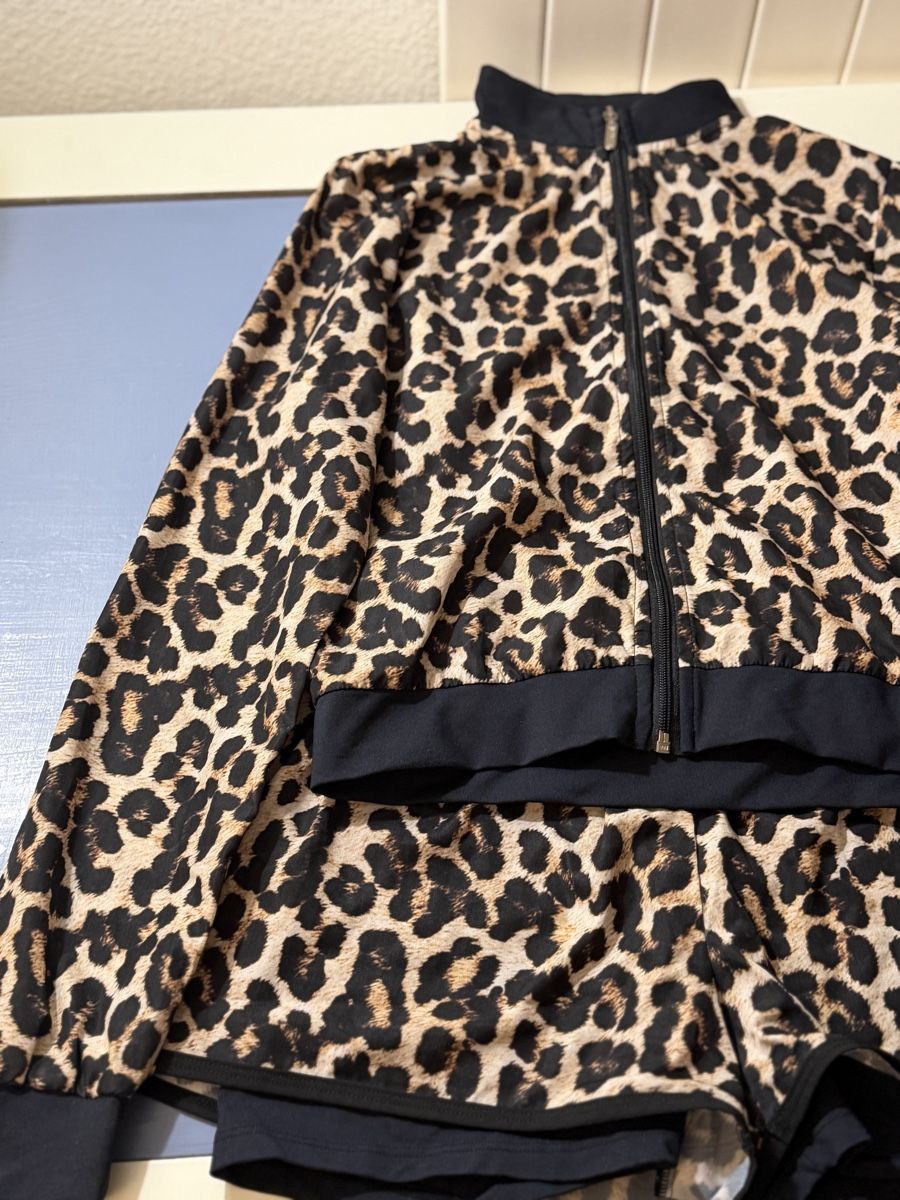 Kleiderpakete: Leopard Print Tracksuit Set Size S – Gebraucht aus Winterthur von adriana_1000 1
