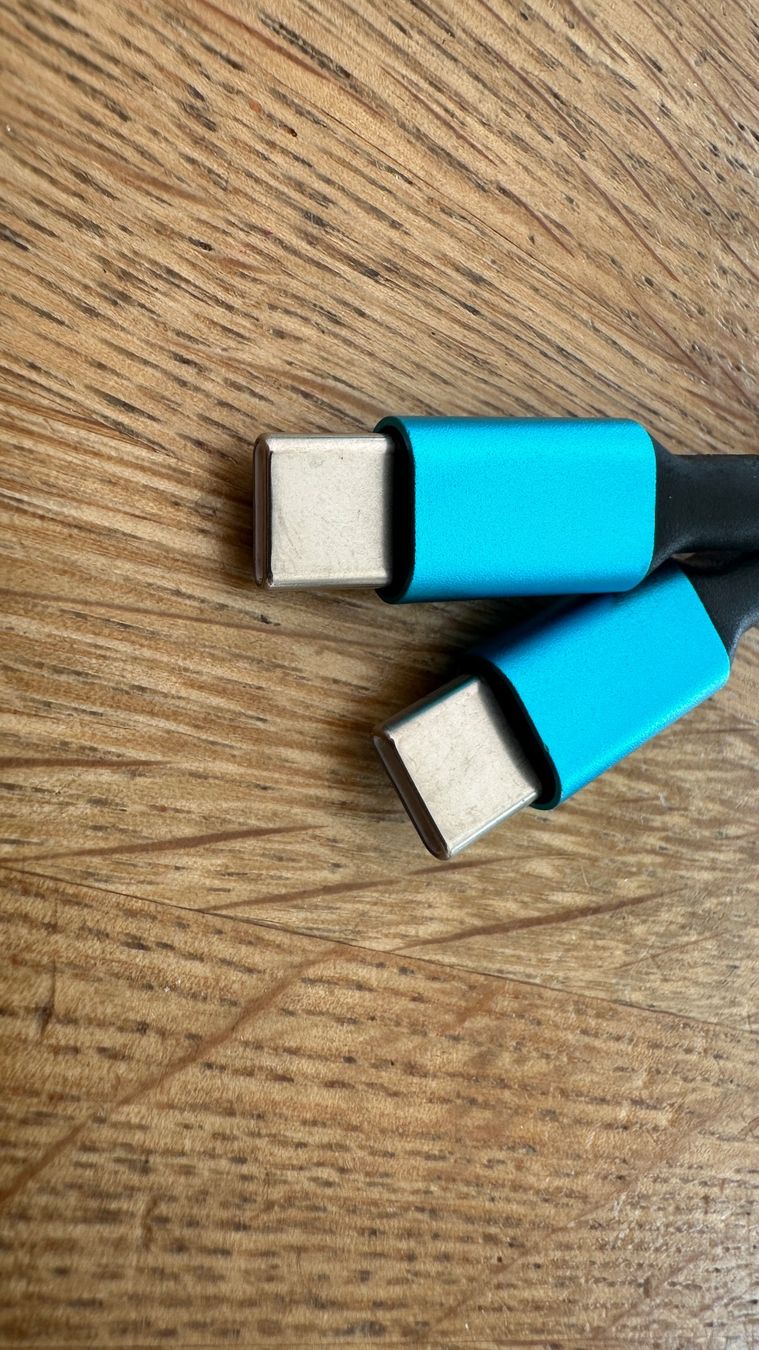 Cavi: Ladekabel USB-C zu USB-C 2m - NEU – Nuovo (secondo la descrizione) da Winterthur venduto da Secondhand-Family 2