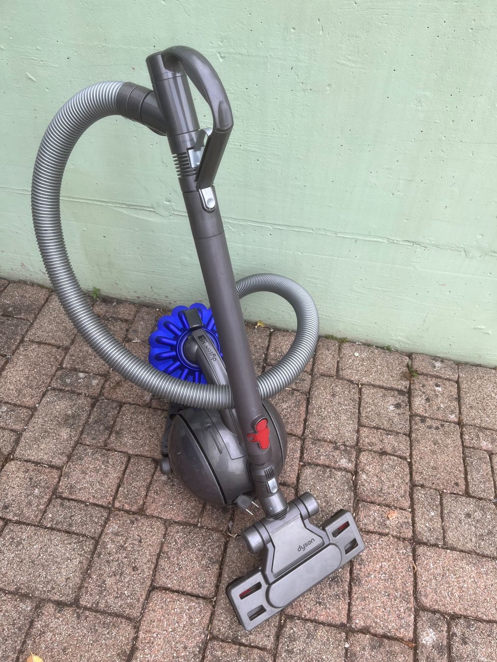 Dyson Aspirateurs & Accessoires: Dyson DC37 Staubsauger – D'occasion à Magden par Hornet2