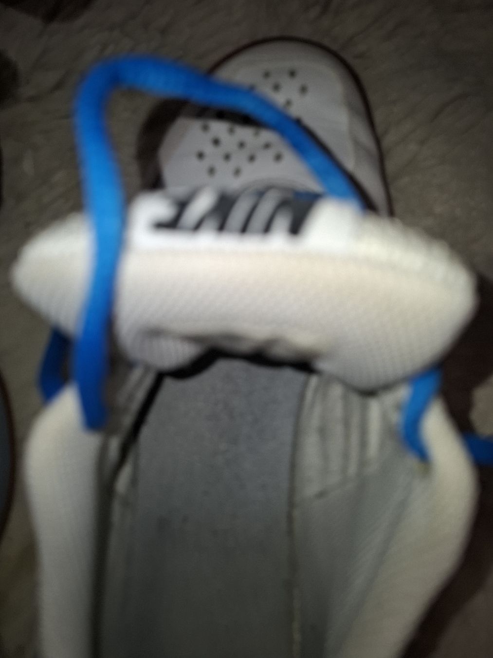 Nike Chaussures hommes: Nike chaussures indoor blanches/bleues T.42.5 – D'occasion à Le Locle par sAm_2112 4