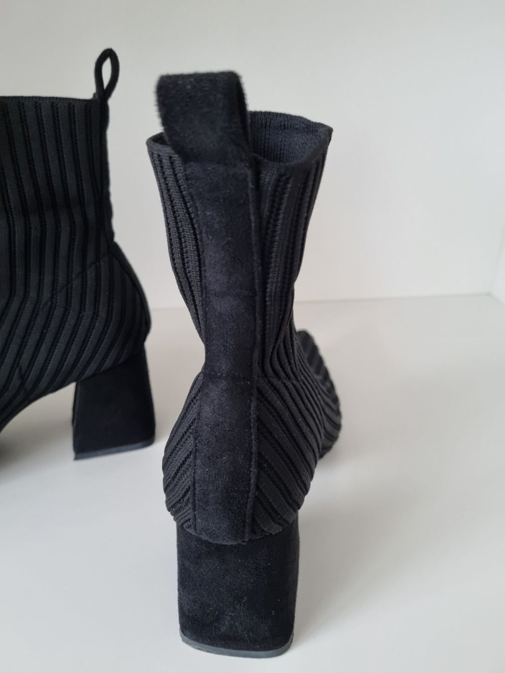 Scarpe da donna: Stiefelette Gr. 37 Elastischer Stoff schwarz – Nuovo (secondo la descrizione) da Zofingen venduto da fel_6gj7 1
