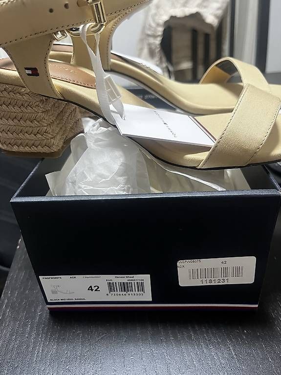 Scarpe da donna: Sandales tommy T42 – Nuovo e nell'imballaggio originale da Pully venduto da yaa_rm7x
