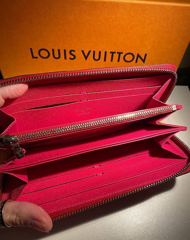 Louis Vuitton Portamonete: LV borsello Zippy – Usato da Sorengo venduto da at217 1