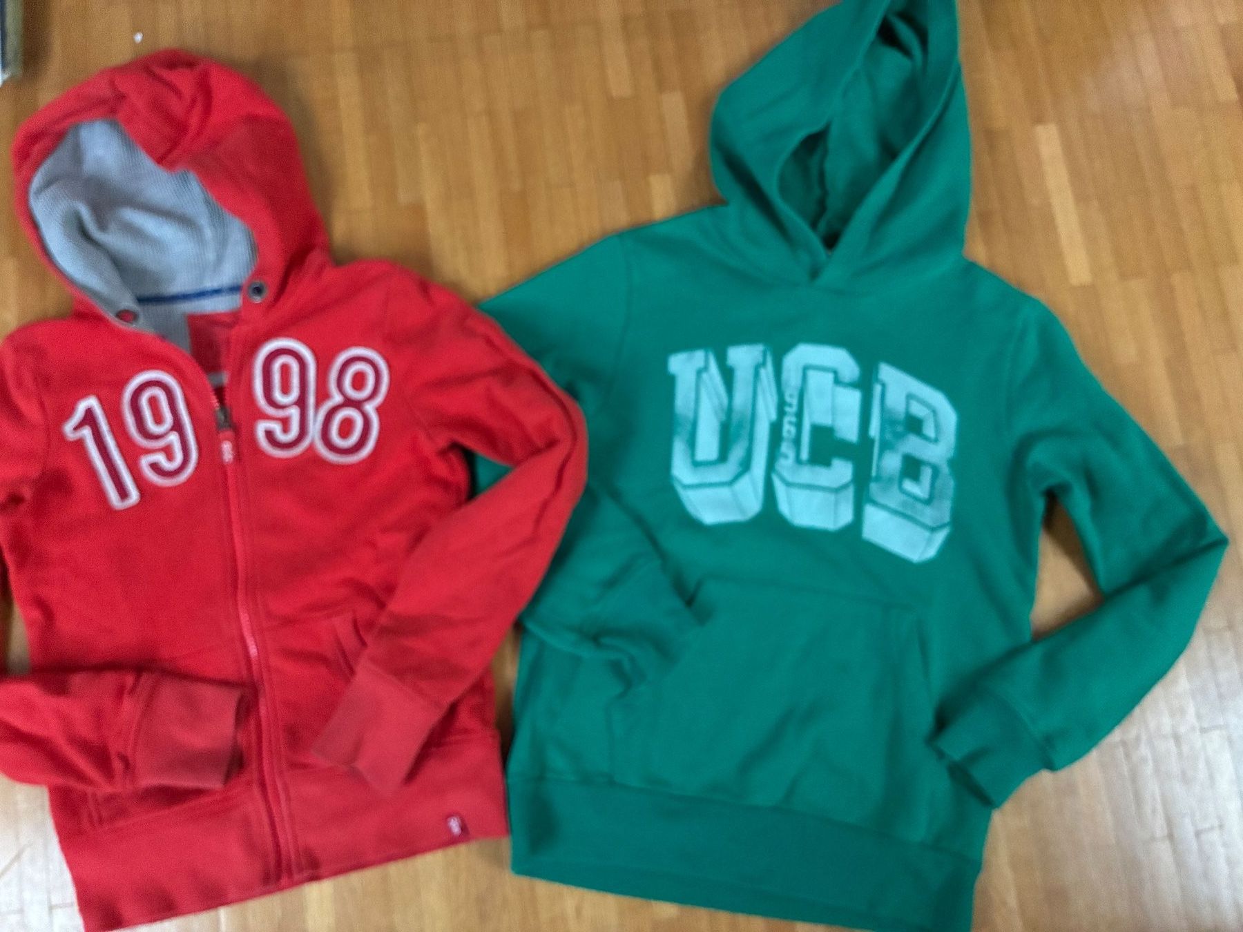 Lotti & Set di vestiti: 2 Sweatshirt 12 Jahr mit Benetton – Usato da Veyrier venduto da gnoom74