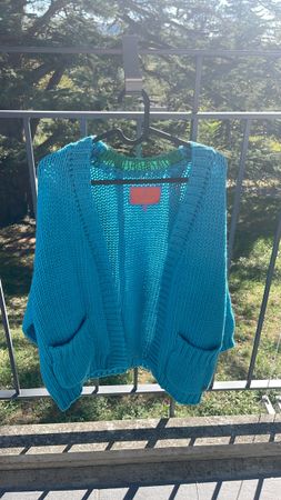 Strickjacke blau kurz weit geschnitten neuwertig