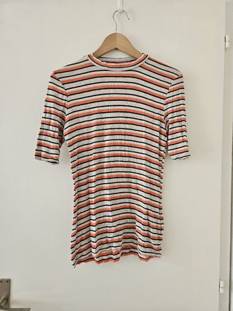 Angenehm anliegendes Top