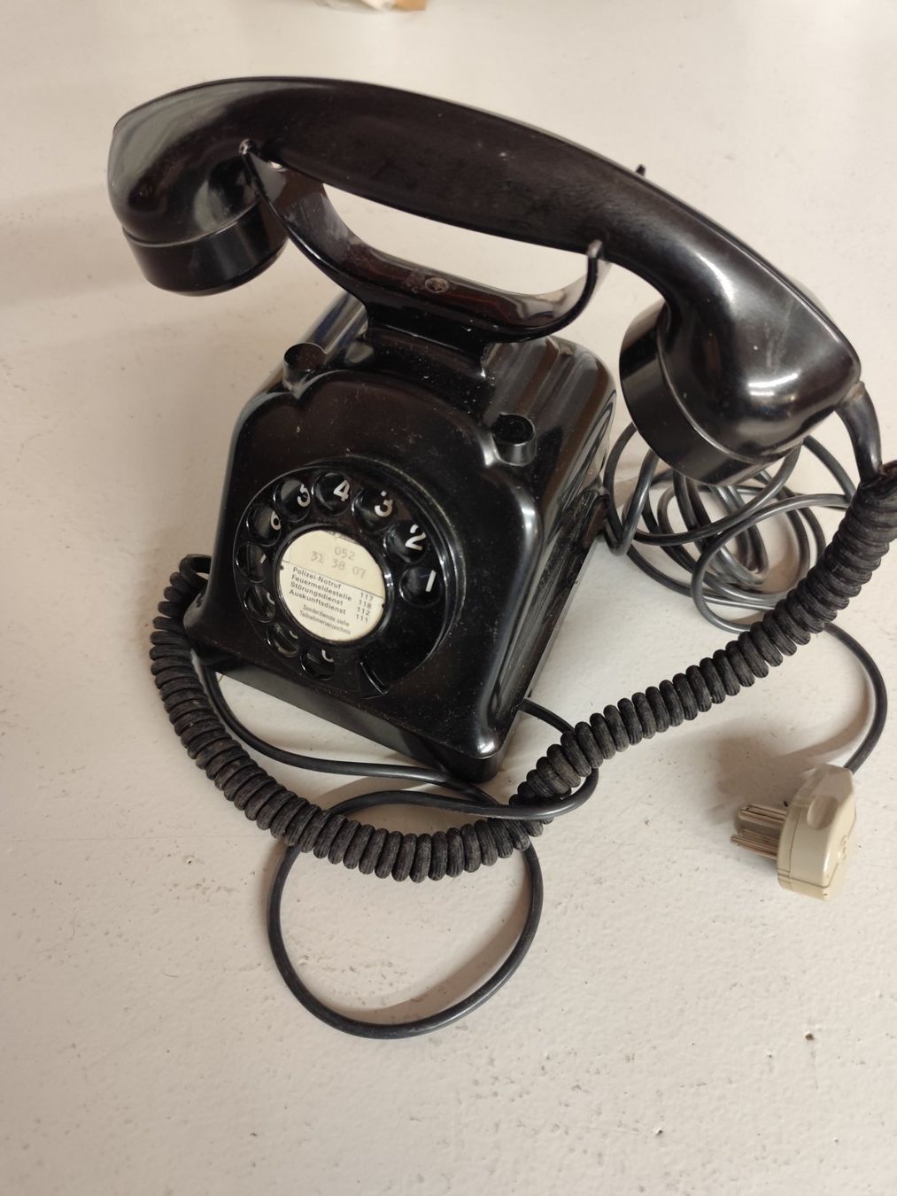 Telefoni: Vintage Bakelite Telephone, 1930s – Usato da Bubikon venduto da Spooooner