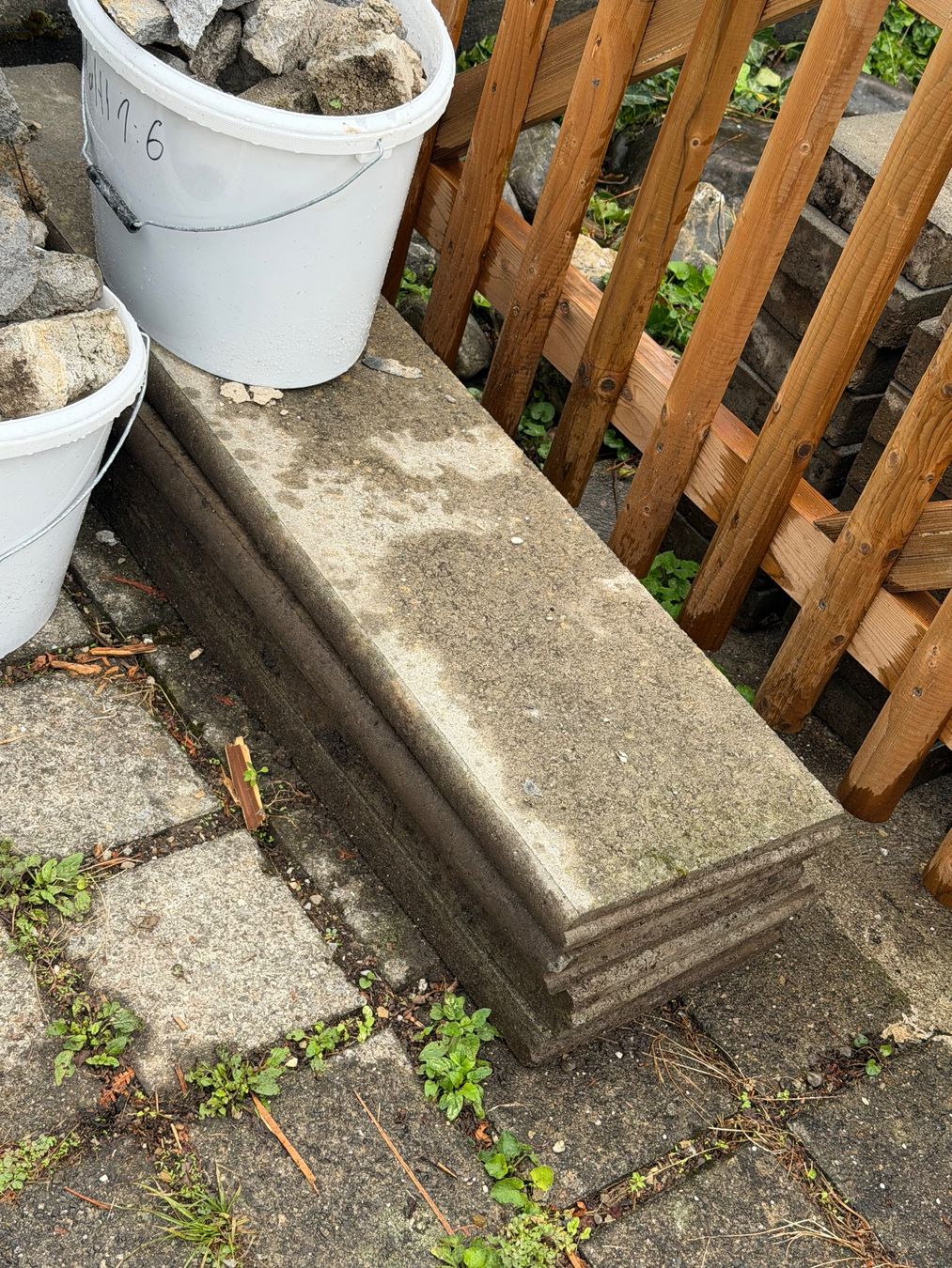 Bodenbeläge: **GRATIS**Betonplatten und Randsteine – Gebraucht aus Rüti ZH von yan_7kmc