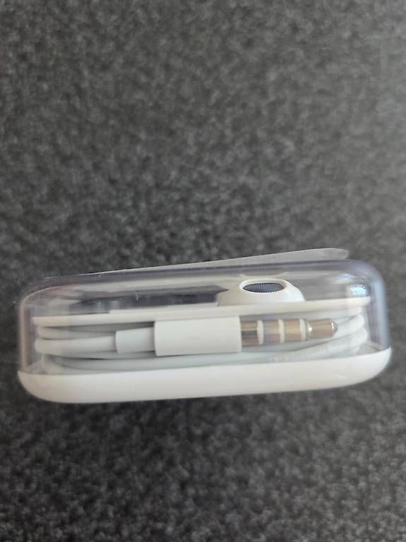 Kopfhörer: Auricolari stereo per iPhone nuove – Neu und originalverpackt aus Balerna von reg_jz8l 3