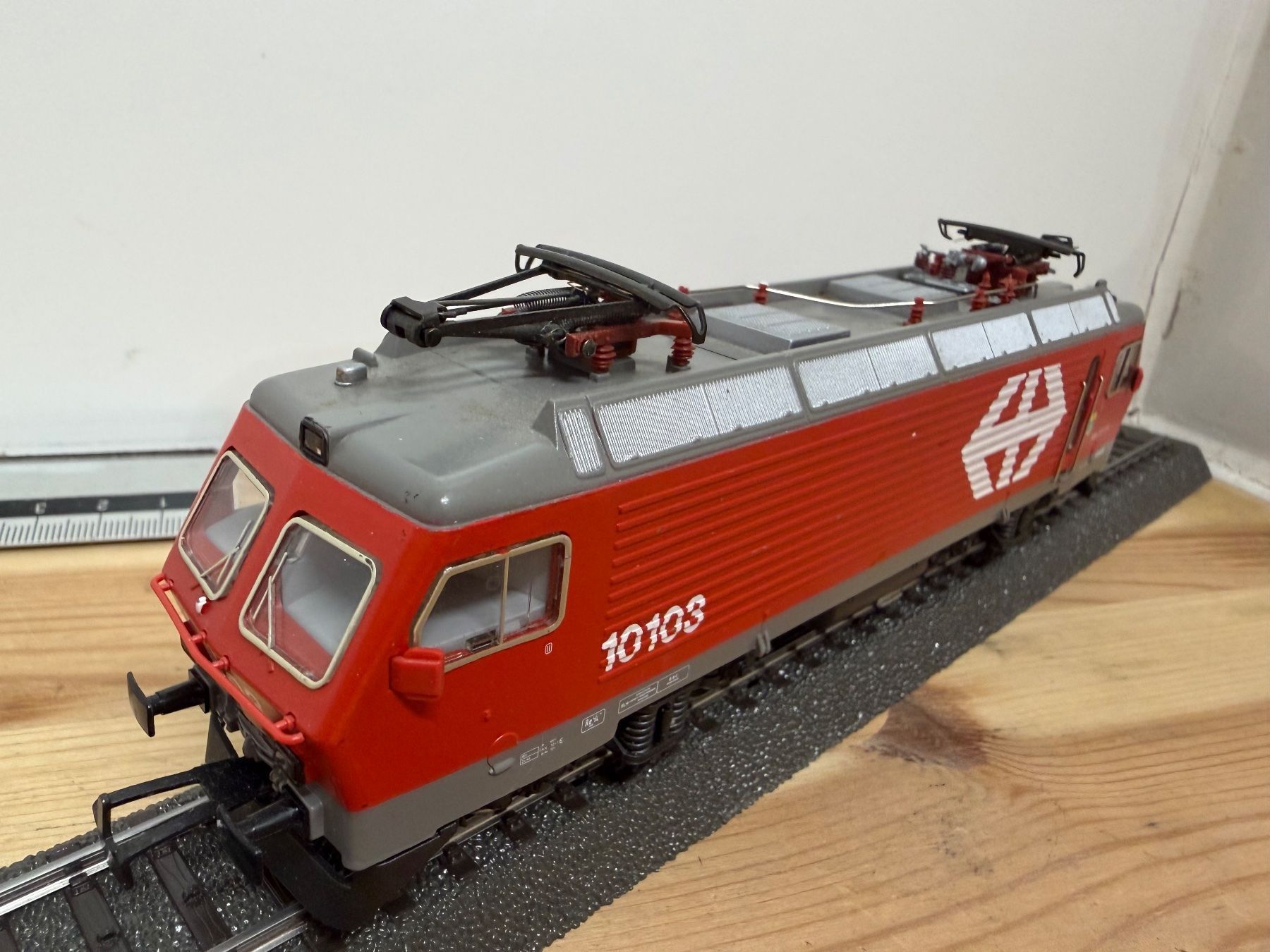 Märklin Modellini di ferrovie: Märklin 3328 E-Lok SBB Re 4/4 IV – Usato da Büsserach venduto da ModellbahnDepot 5