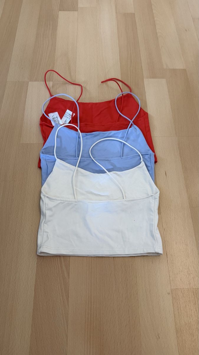 Bershka Top: 3er Set von Tops, Grösse XS – Nuovo (secondo la descrizione) da Thun venduto da tat_zb9b 1