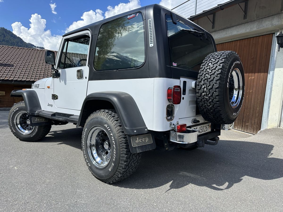 Jeep Automobili: Jeep Wrangler 4.0 – Usato da Lenk im Simmental venduto da Case370 4