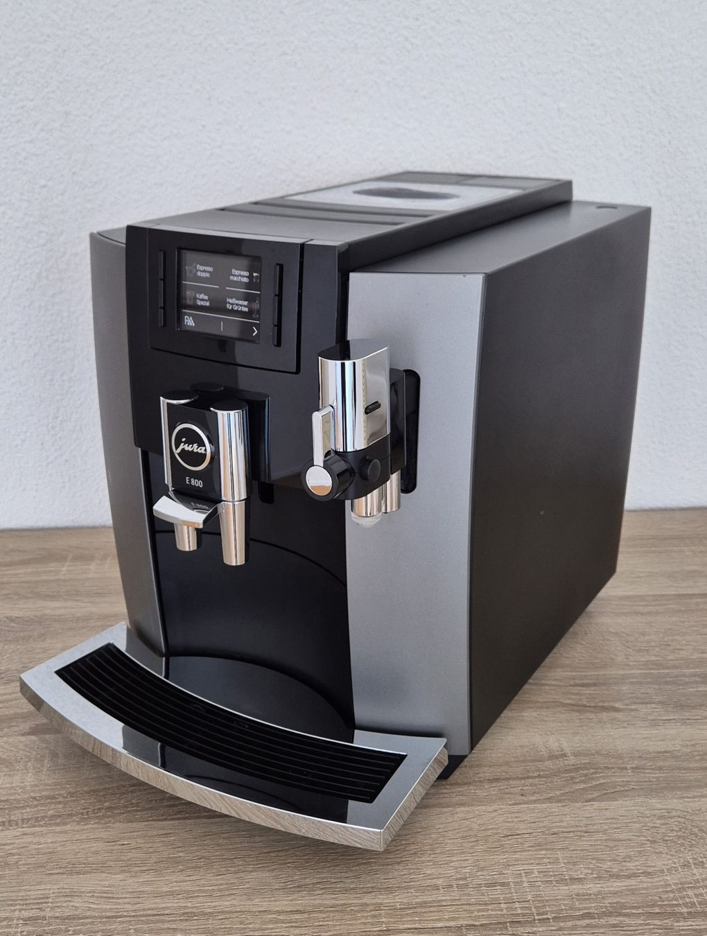 Jura Kaffeemaschinen & Espressomaschinen: Jura Kaffeevollautomat E800 – Gebraucht aus Sursee von Marcelo.22 2