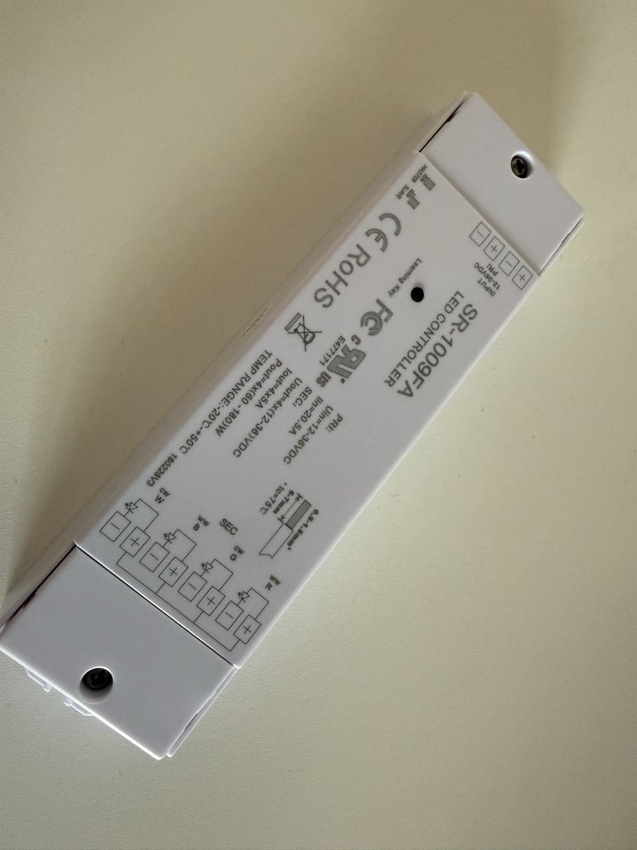 Systèmes de contrôle: LED Controller SR-1009FA 12-36VDC 4-Kanal neu – Neuf avec emballage d'origine à Küssnacht am Rigi par rad_7xgh