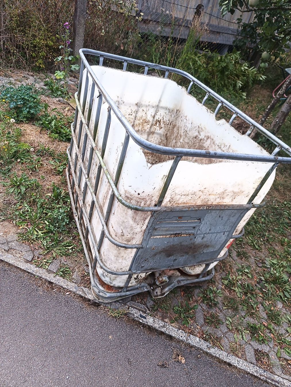 Tränken & Tröge: Hochbeet / Wassertank – Gebraucht aus Fahrwangen von chaesli1291