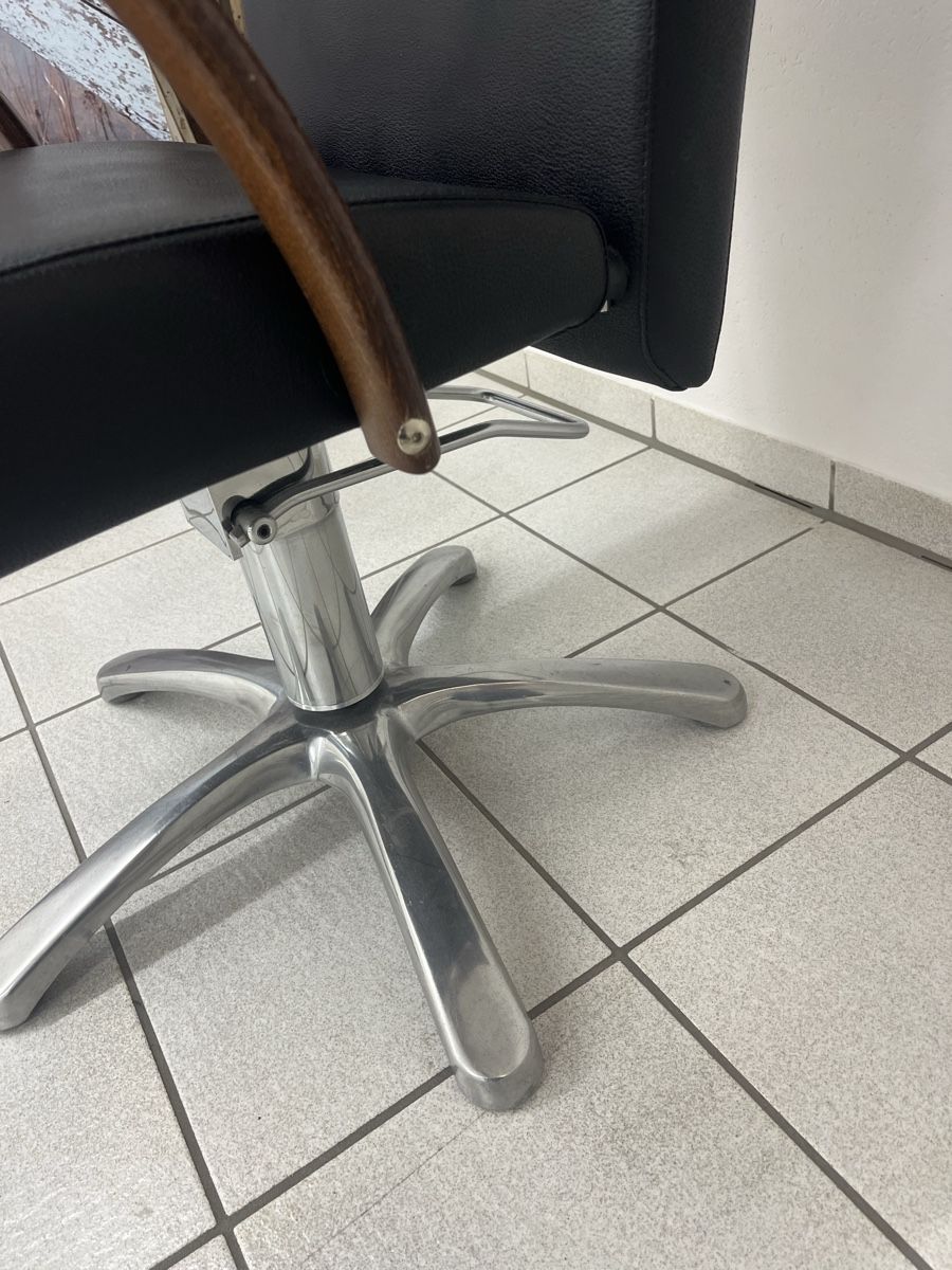 Sedie: Coiffeurstuhl mit Pumpe / Friseur Stuhl – Usato da Bösingen venduto da riedom01 4