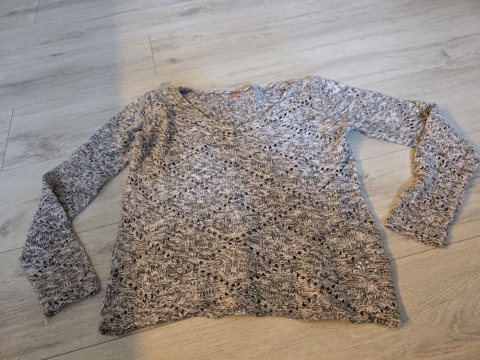 Only Maglioni & Felpe: ONLY Strickpullover Grau/Weiss, Grösse M, Top Zustand! – Usato da Wigoltingen venduto da Zuckerfee84 1