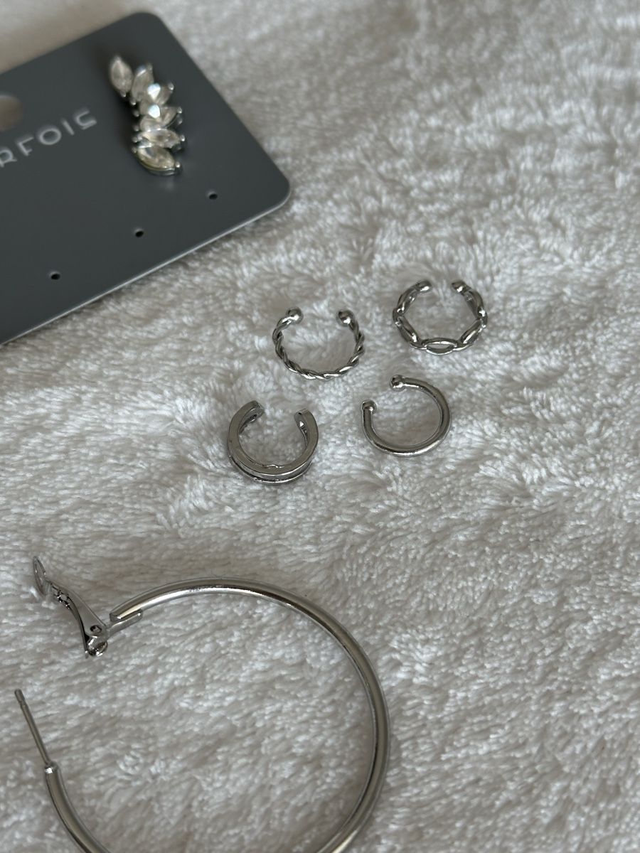 Orecchini pendenti & Orecchini a lobo: Silberfarbene Metal Ohrringe & Ear Cuffs Set – Nuovo (secondo la descrizione) da Oberuzwil venduto da PreownedAllure 1