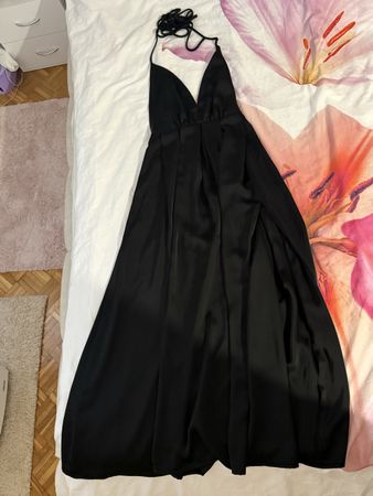 Robe en satin noir 