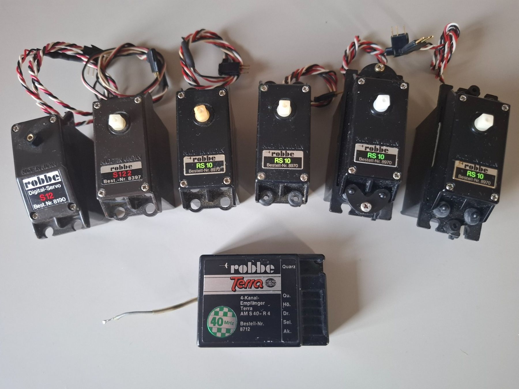 Robbe RC Modellbau: 6x robbe Servo Stellmotor mit Empfänger 40 MHz – Gebraucht aus Chabrey von fluvius
