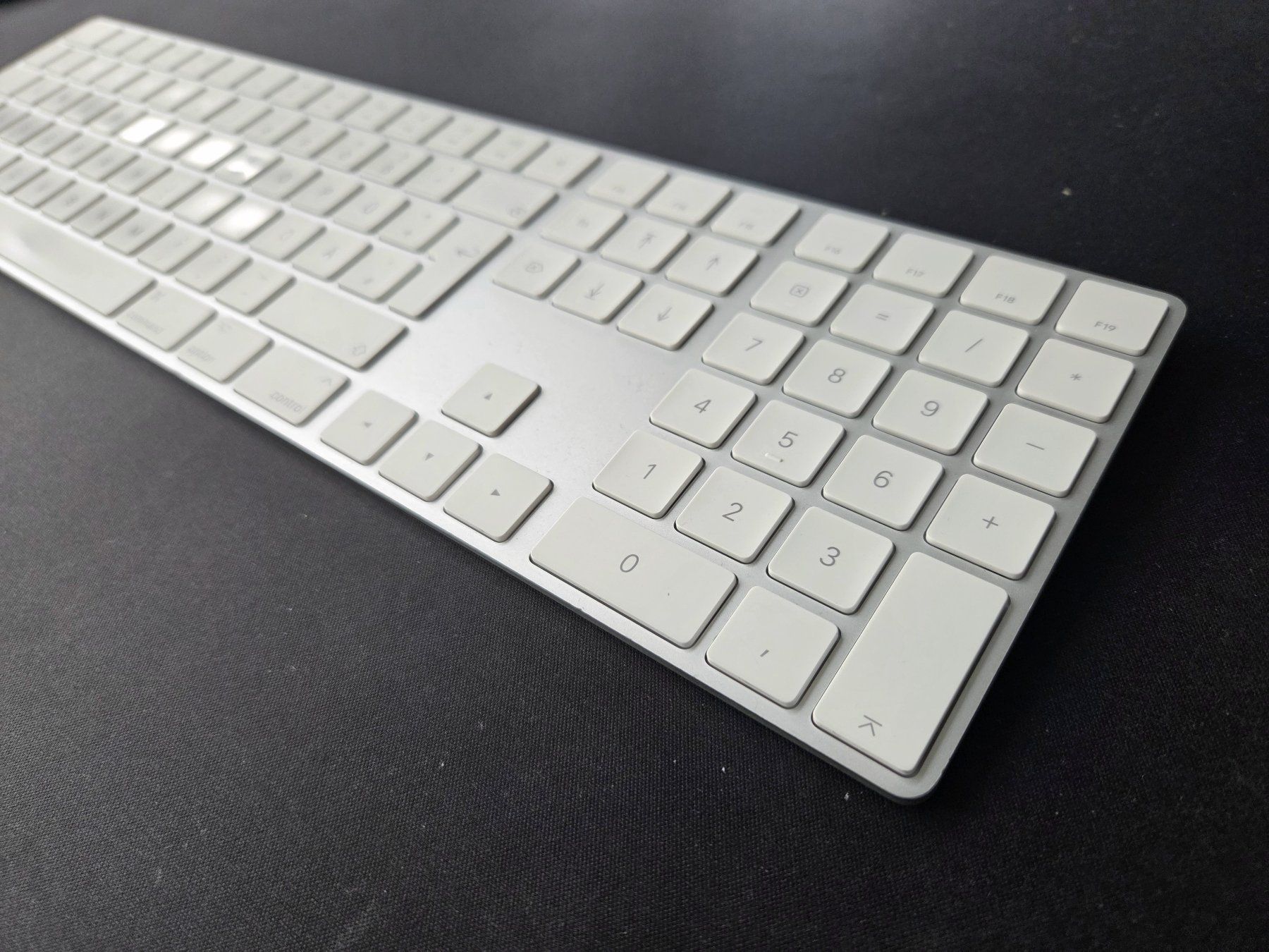 Apple Tastiere: Apple Magic Keyboard mit Ziffernblock – Usato da Bremgarten AG venduto da joker_eat_world 2
