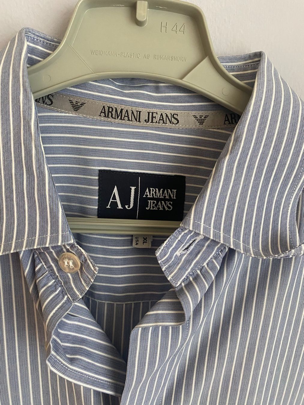 Armani Hemden: Hellblaues gestreiftes ARMANI Jeans Herrenhemd – Gebraucht aus Luzern von Turmliebe
