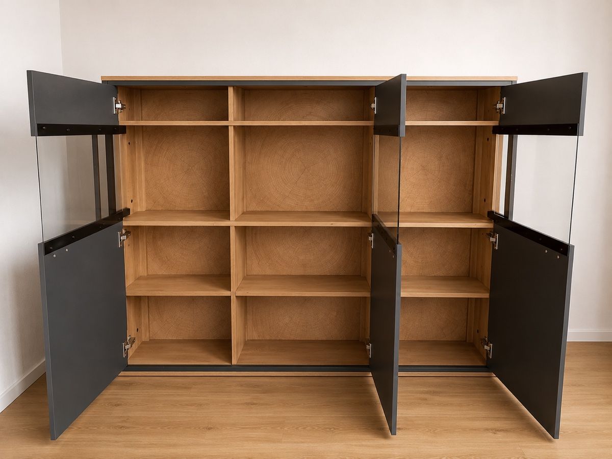Étagères: Modernes Designer-Sideboard in Anthrazit/Eiche mit Glasfront – Neuf (Voir description) à Volketswil par Alessiagreco 1