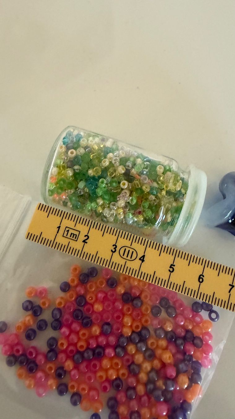 Perlen (unechte): Bastelperlen, Kunststoff + Glas, div. Grössen + Farben – Gebraucht aus Egg b. Zürich von Mogli93 2