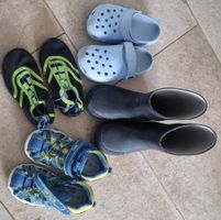 4 Paar Schuhe für Jungs gr.25