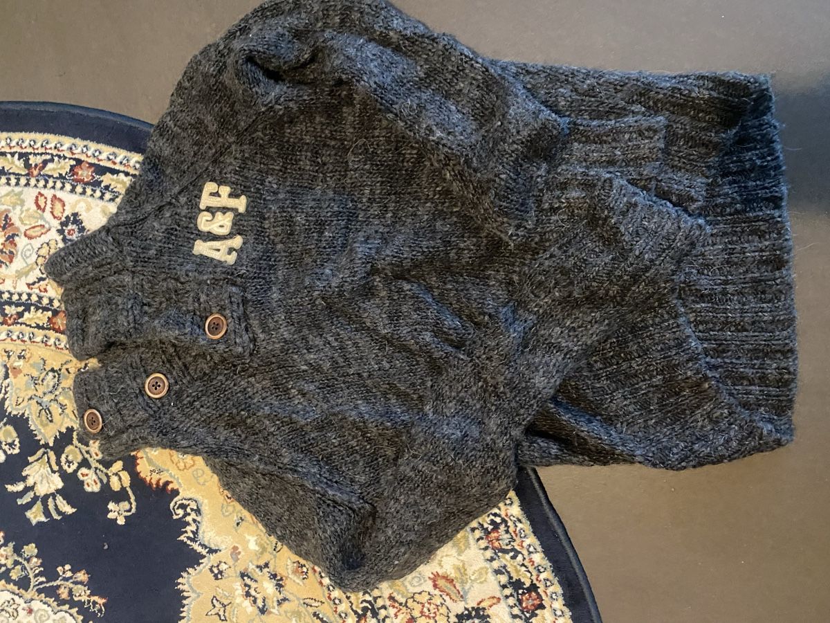 Pullover & Sweatshirts: Warmer A&F Strickpullover Gr. S – Gebraucht aus Winterthur von Saende01