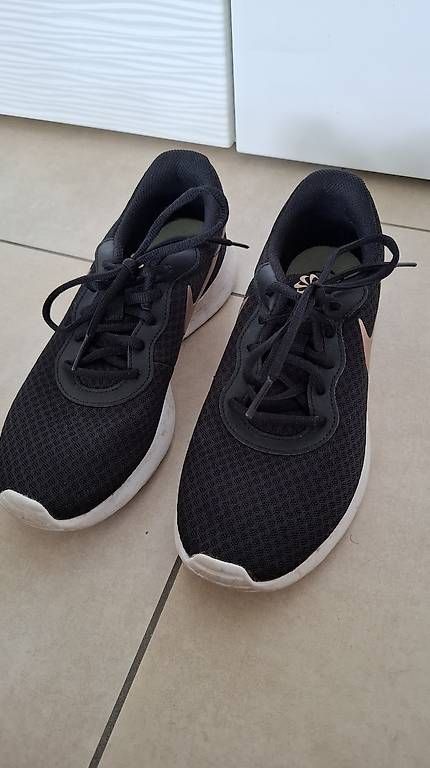 Scarpe da donna: Nike Sneaker - Grösse 39 – Usato da Rickenbach b. Wil venduto da Beautiful.Things 3