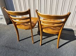 2 Holzstühle vintage guter Zustand 49 Zeichen