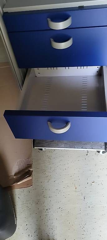 Eléments de bureau: Mobiler Rrollkorpus mit Schubladen – D'occasion à Strengelbach par Susy7 2