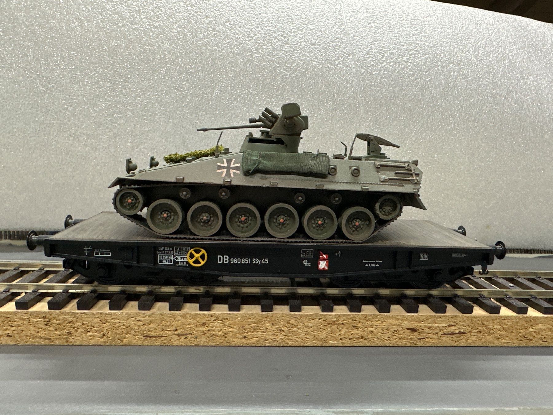 Modellini di ferrovie: Panzertransportwagen DB Spur 0 mit Panzer – Usato da Steinhausen venduto da Murano8 1