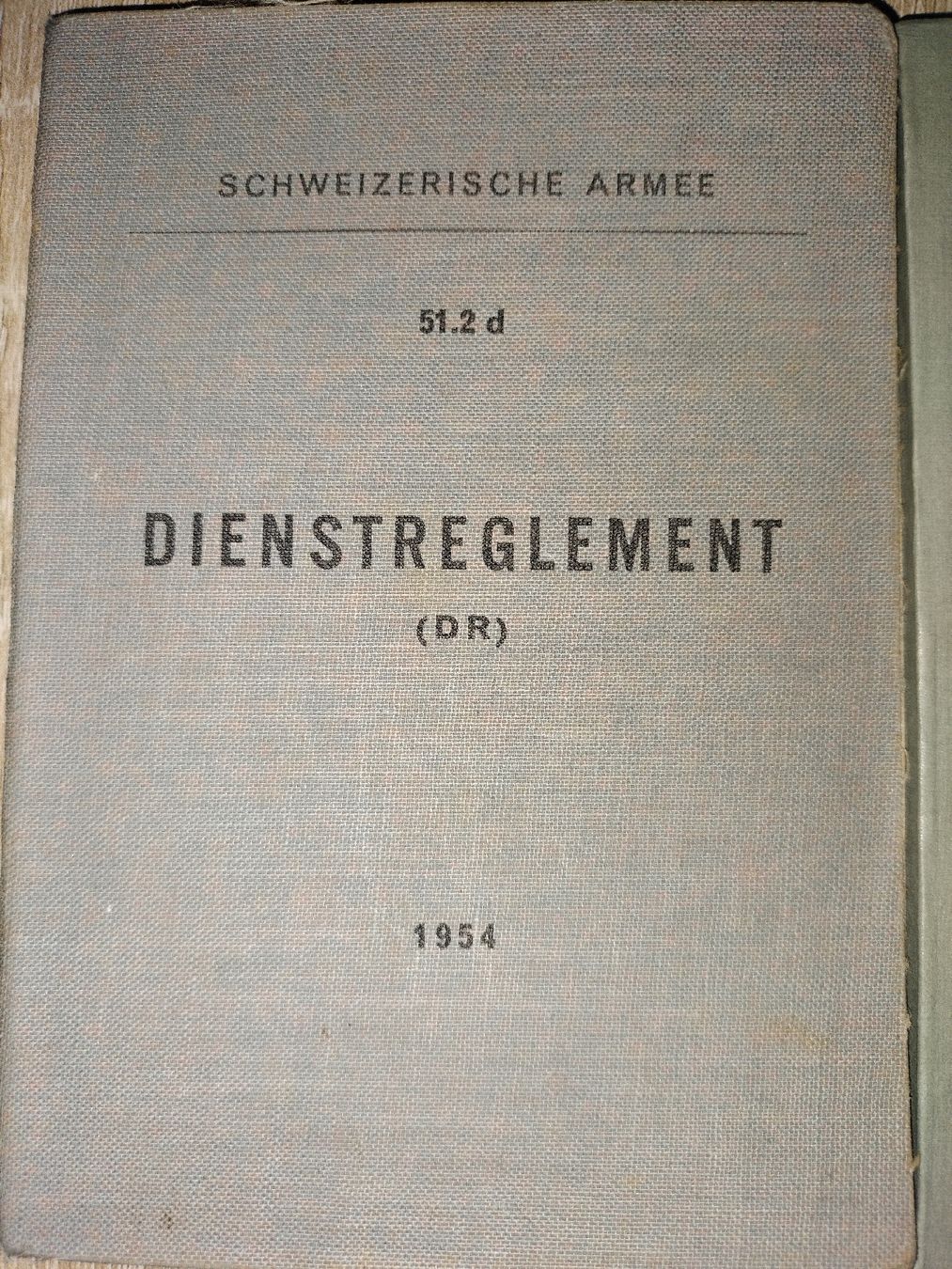 Libri: Zwei Schweizer Armee Militär Dienstreglemente – Usato da Schwanden Sigrisw venduto da len_9yqg 1