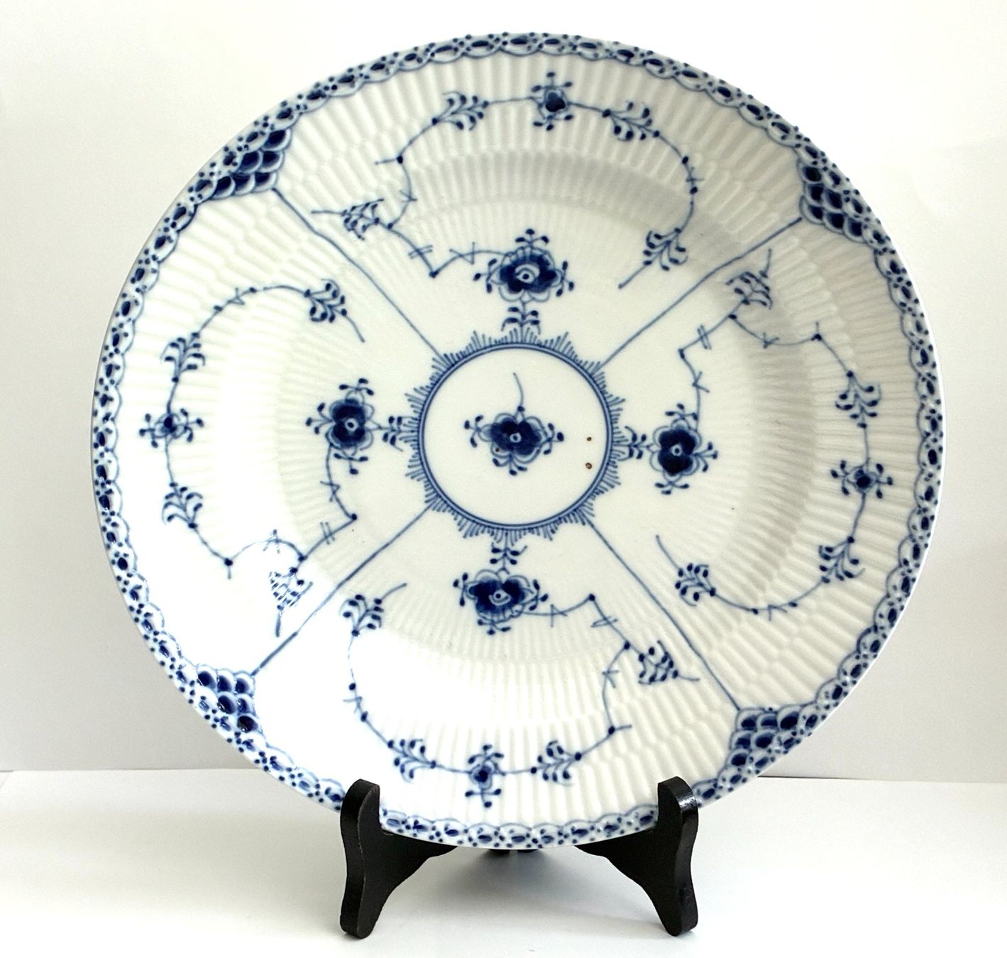 Royal Copenhagen Piatti: ROYAL COPENHAGEN Teller "Musselmalet" Denmark 1963 – Usato da Kloten venduto da Nephty