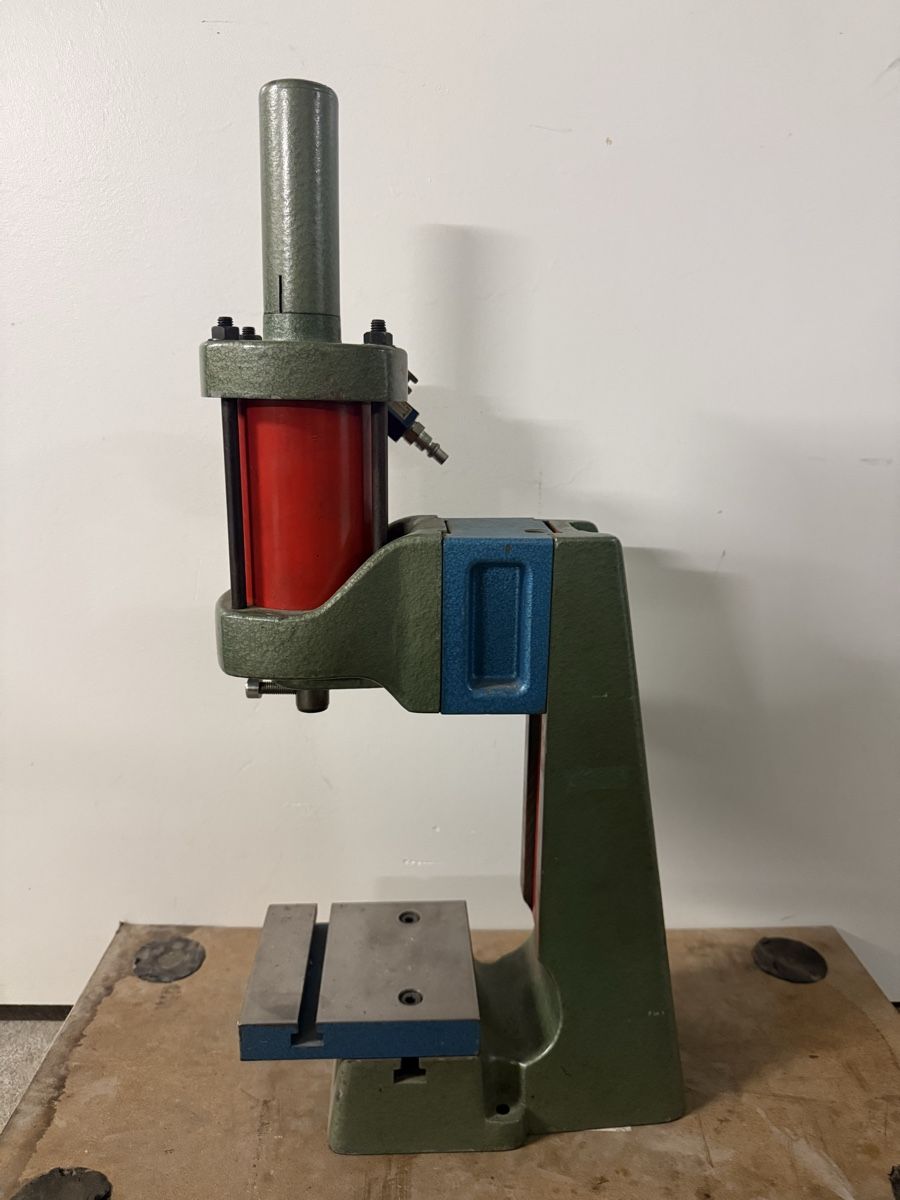 Tutte le macchine: Presse pneumatisch – Usato da Sirnach venduto da S54Power